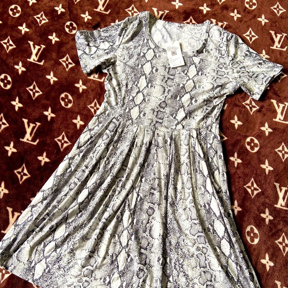 Short sleeve dress